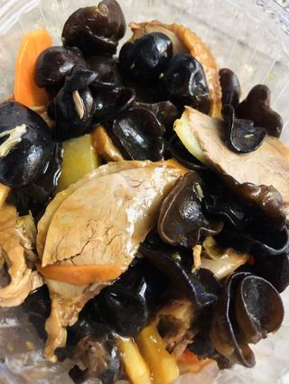 34.ANATRA CON FUNGHI NERI E BAMBU