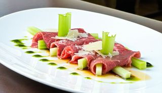 Albese con sedano e scaglie di grana