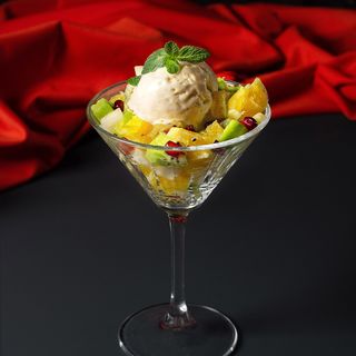 
Salată de fructe cu înghețată