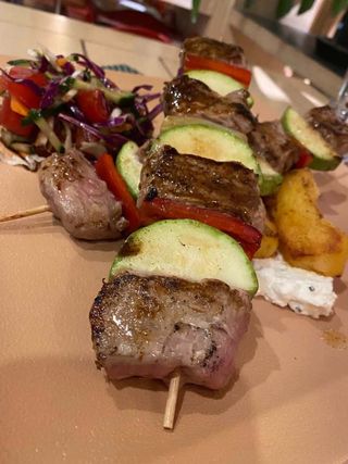 Teleći ražnjići mala porcija