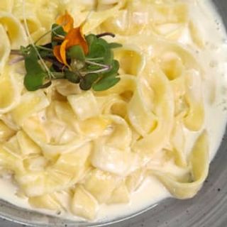 Pasta Fresca Con Salsa 4 Quesos