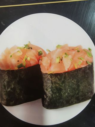 Gunkan De Salmón (2 Uds.)