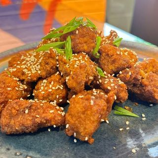 Чикен попкорн в остро-сладком соусе