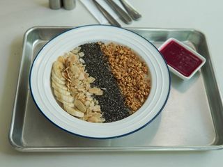 Вівсянка з фруктами (320г)