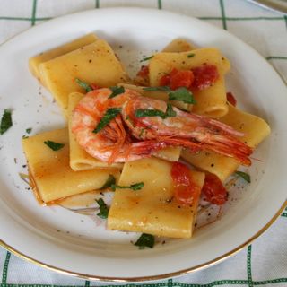 Pasta con gamberi e pomodorini 