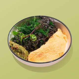 Omletă franceză cu guacamole