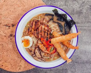 RAMEN z krewetkami i boczkiem Chashu