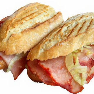 Bocadillo de lomo adobado