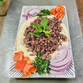 Hommos bel Lahmeh Cordero