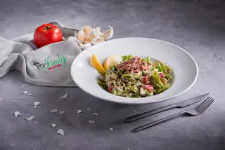 Salata sa tjesteninom i tunjevinom