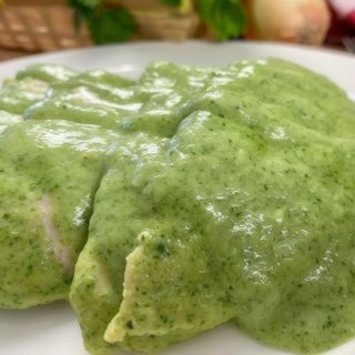 pollo frito con salsa de cilantro
