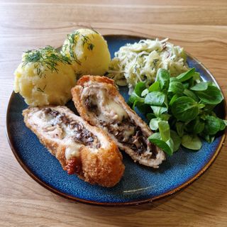 Rolada drobiowa z pieczarkami