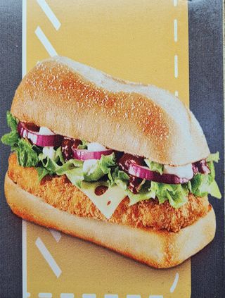 Cotoletta formaggio e salse