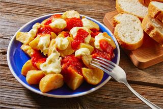 Patatas 2 salsas (Ali-oli, brava) 