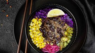 რეინბოუ პოკე დაძენძლი ღორით