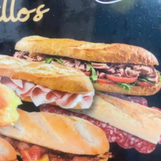 07. Bocadillo De Atún Con Ensalada