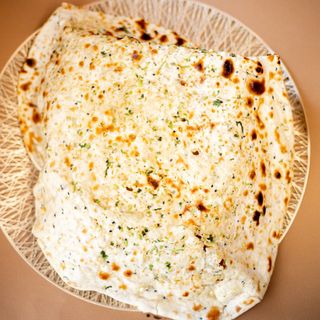 NAAN DE AJO