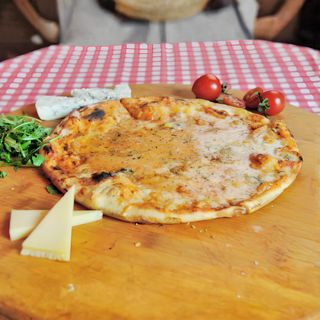 Pizza sa 4 vrste sira mala