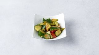 Салат "Огурцы с чесноком"