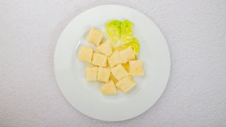 Pierogi leniwe z masełkiem i cukrem