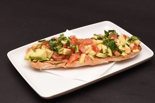 Bruschetă cu avocado 1 buc