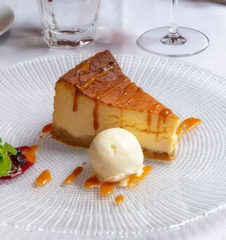 Tarta de queso hecha en casa con caramelo Toffee