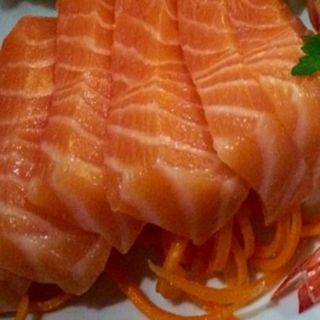 sashimi de salmón (3 pzs.)