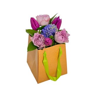 Flori de Primavara și trandafiri mov