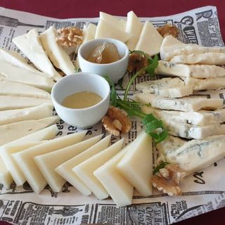 Tavola di formaggi italiani