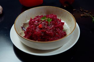 Varză roșie cu măr