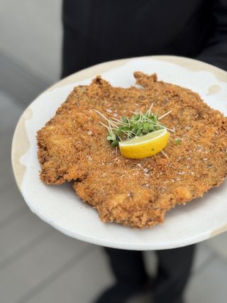Șnițel Uriaș de Vită în Panko