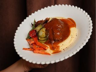 Телячі щічки з картопляним пюре (300g)