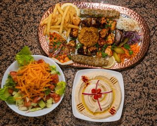 Grillades Poulet Mixte + Salade Variée + Hummous Tahina