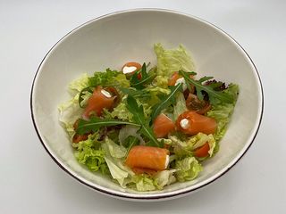 Салат з Лососем та сиром філадельфія (280g)