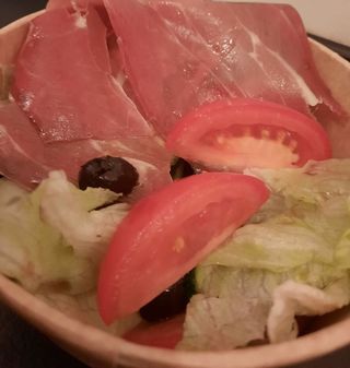 Боул з хамоном та овочами