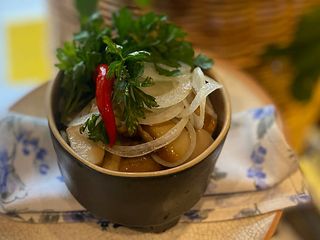 Мікс непопсових грибів з маринованою цибулею (200г)