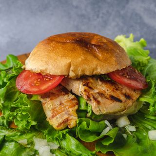 Pileći file 200 gr u lepinji