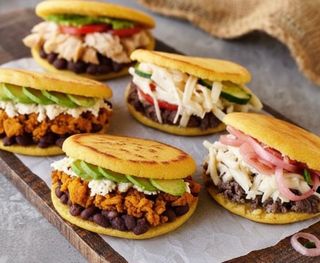 Kanapka arepa ser panierowany