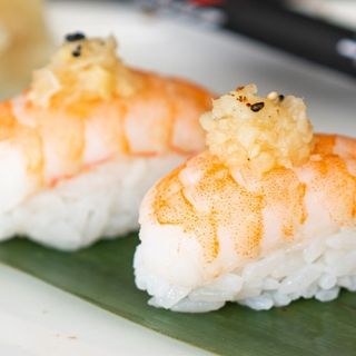 GAMBA EBI con Lima, Sésamo y Yuzu 