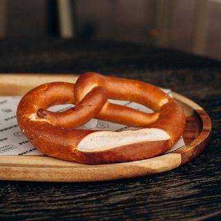 Pretzel ze słonym masłem