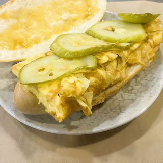 Bocadillo De Tortilla Francesa Con Calabacin Y Miel