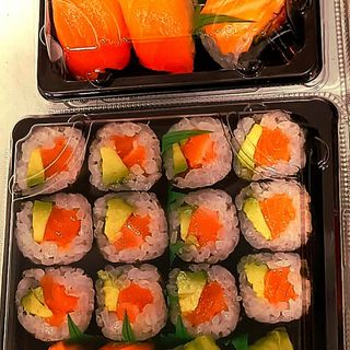 Maki Salmón y Aguacate (6 uds.)