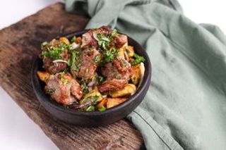 ოჯახური ღორის ხორცით