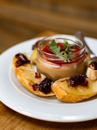 Паштет з курячої печінки та малиновим маслом (300г)