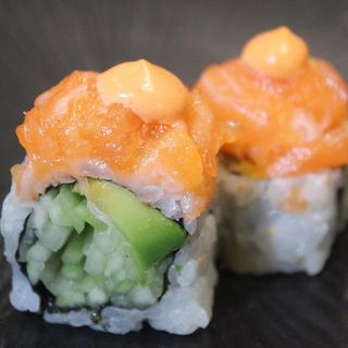 95.NEW SPICY SALMON ROLL