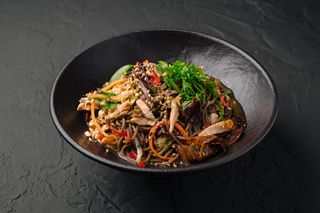 Soba cu carne de pui