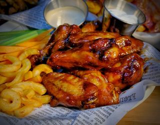 Alitas (12 Uds.) + Patatas