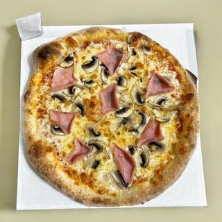 Pizza Fiambre e Cogumelos