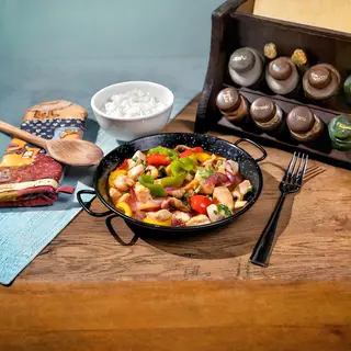 Tigaie picanta cu muschiulet de porc,legume si orez