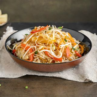 Spaghetti di riso con verdura